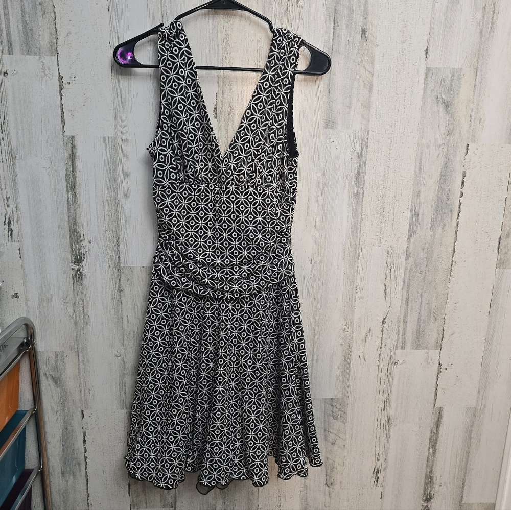 Byer California Deep V-neck Black and White Patterned Dress Womens Size Large